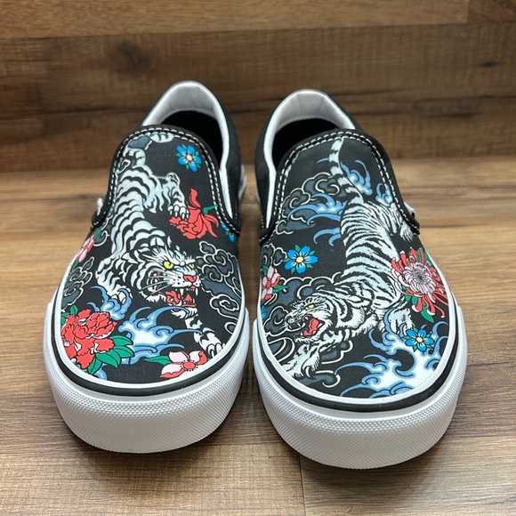 Vans Slip-On Shoes with Tiger and Floral Design - Picture 4 of 9